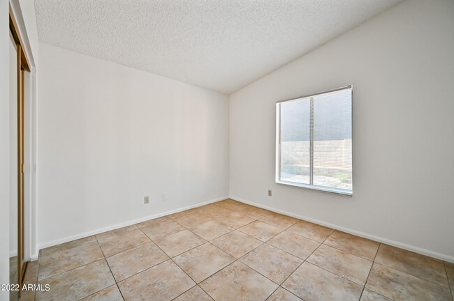 Building Photo - 2602 W Winchcomb Dr