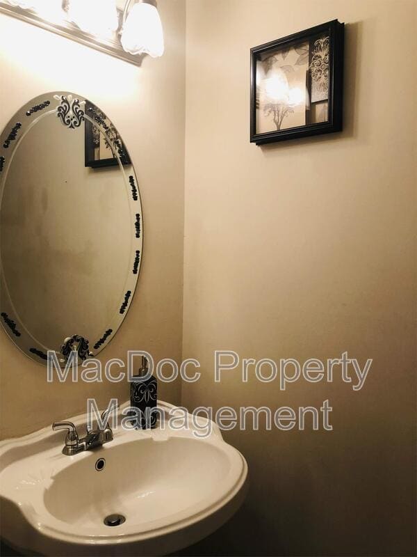 Building Photo - 405 Olde Greenwich Cir