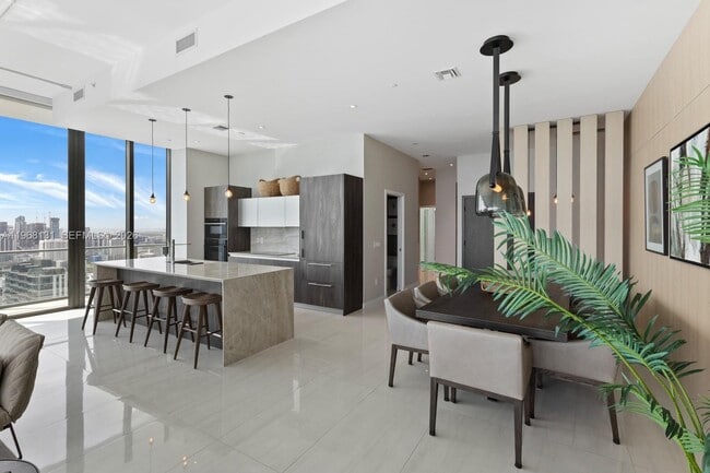 Building Photo - 480 NE 31st St