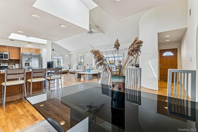 Building Photo - 2901 First Ave 2901 NE First Ave Ln