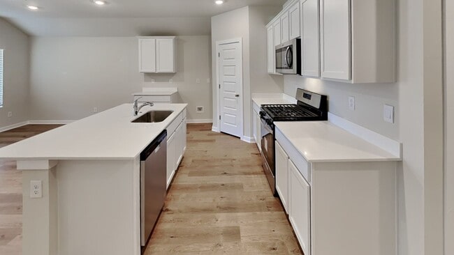 Building Photo - Very Nice 4 Bedroom 2 Bath Home in Yukon Schools