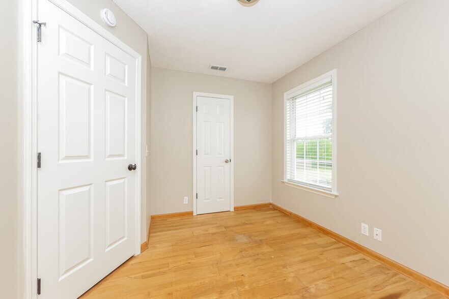 Building Photo - 6200 Rocky Top Dr