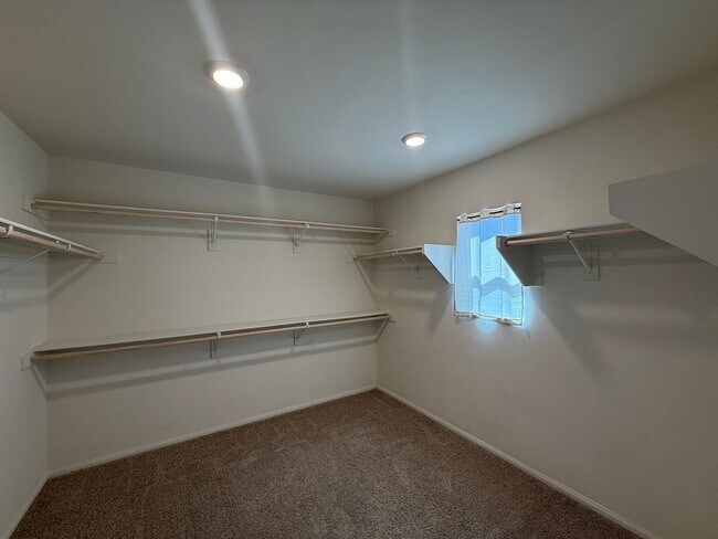 Building Photo - New Victorville 5 Bedroom + 3 Bathroom!