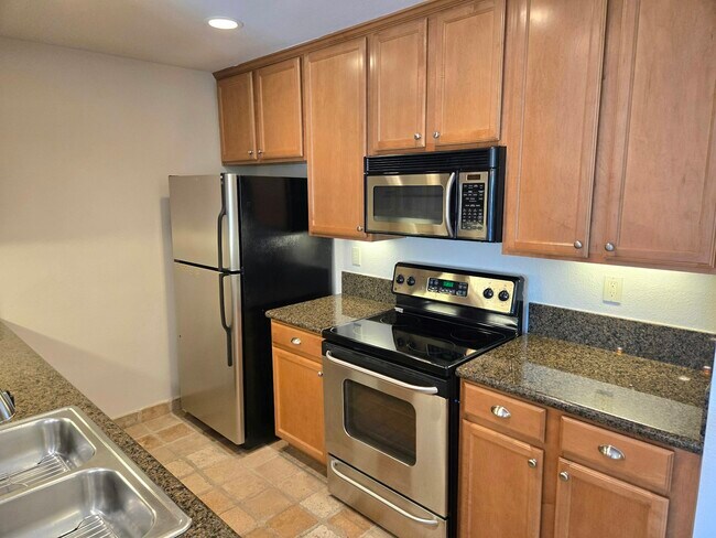 Building Photo - 7130 Shoreline Dr