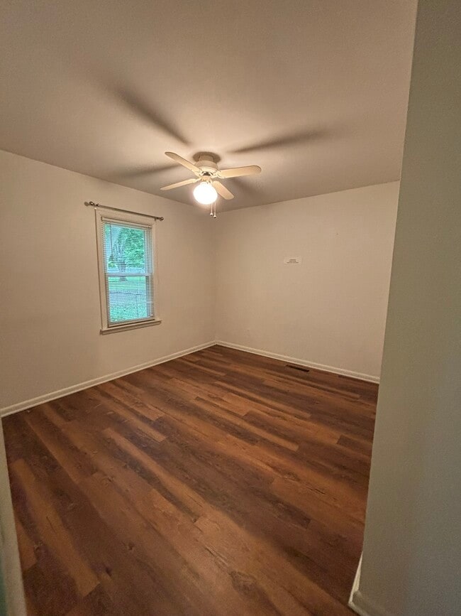 Building Photo - 103 Booth Dr