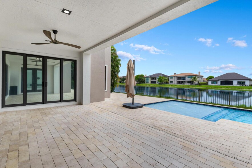 Building Photo - 9065 Watercrest Cir E