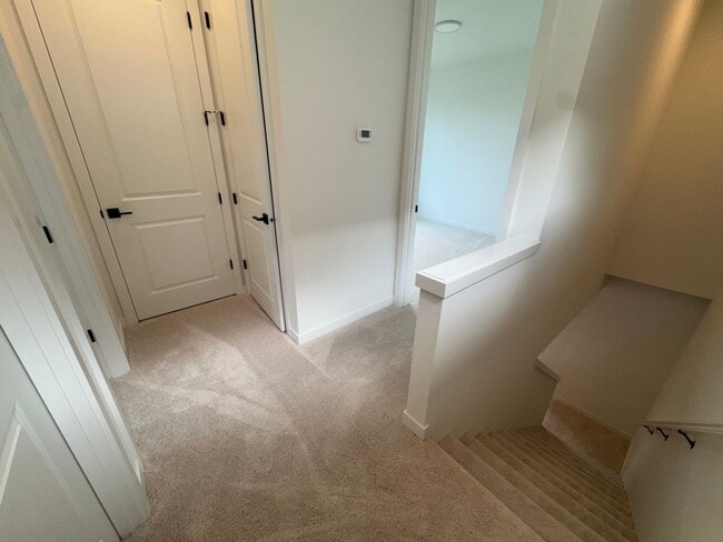 Building Photo - L0652