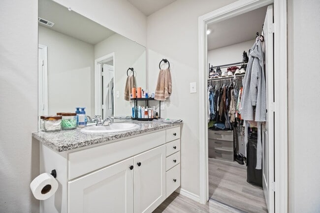 Building Photo - 5706 Elm Valley Dr