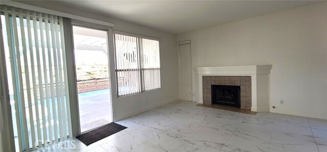 Building Photo - 5635 Delacroix Way