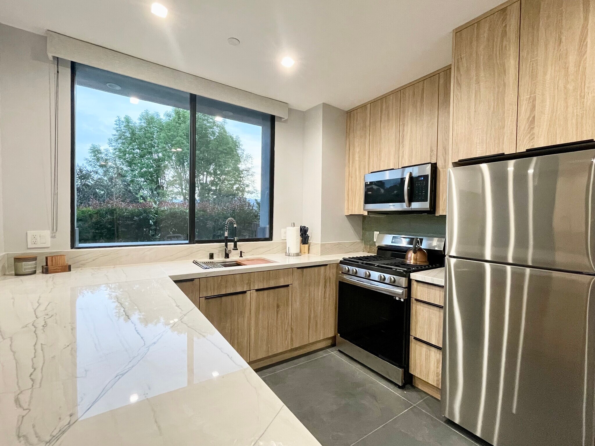 Building Photo - 3712 Broadlawn Dr