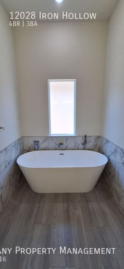 Building Photo - 12028 Iron Holw St