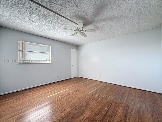 Building Photo - 1100 SE 4th Ave