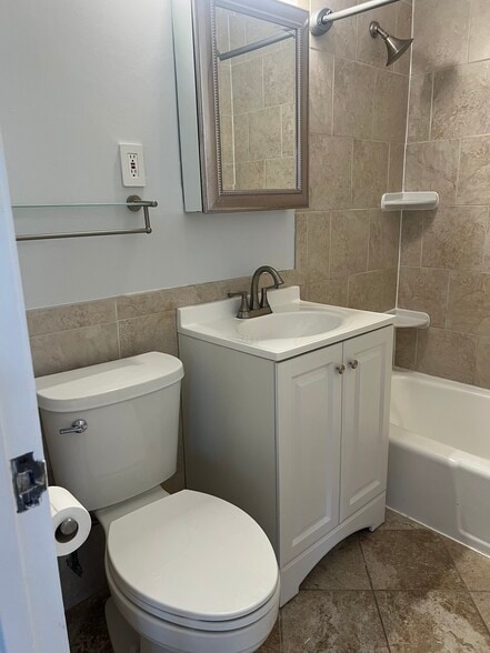 Building Photo - 1529 S George Mason Dr