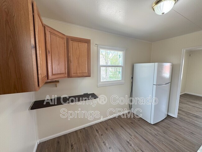 Building Photo - 607 Brookshire Ave