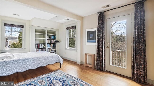 Building Photo - 136 N Irving St