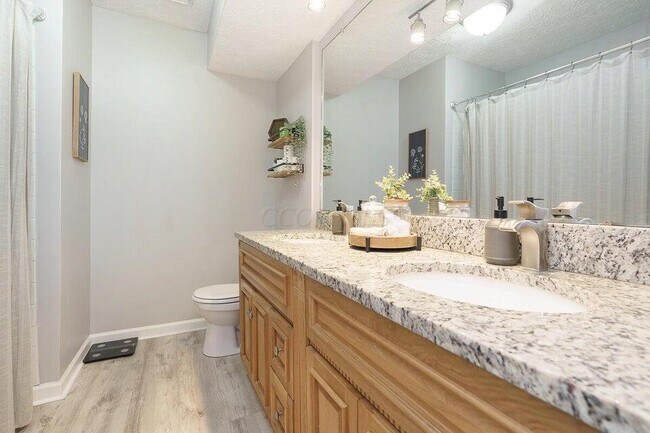 Building Photo - 7867 Meadowhaven Blvd