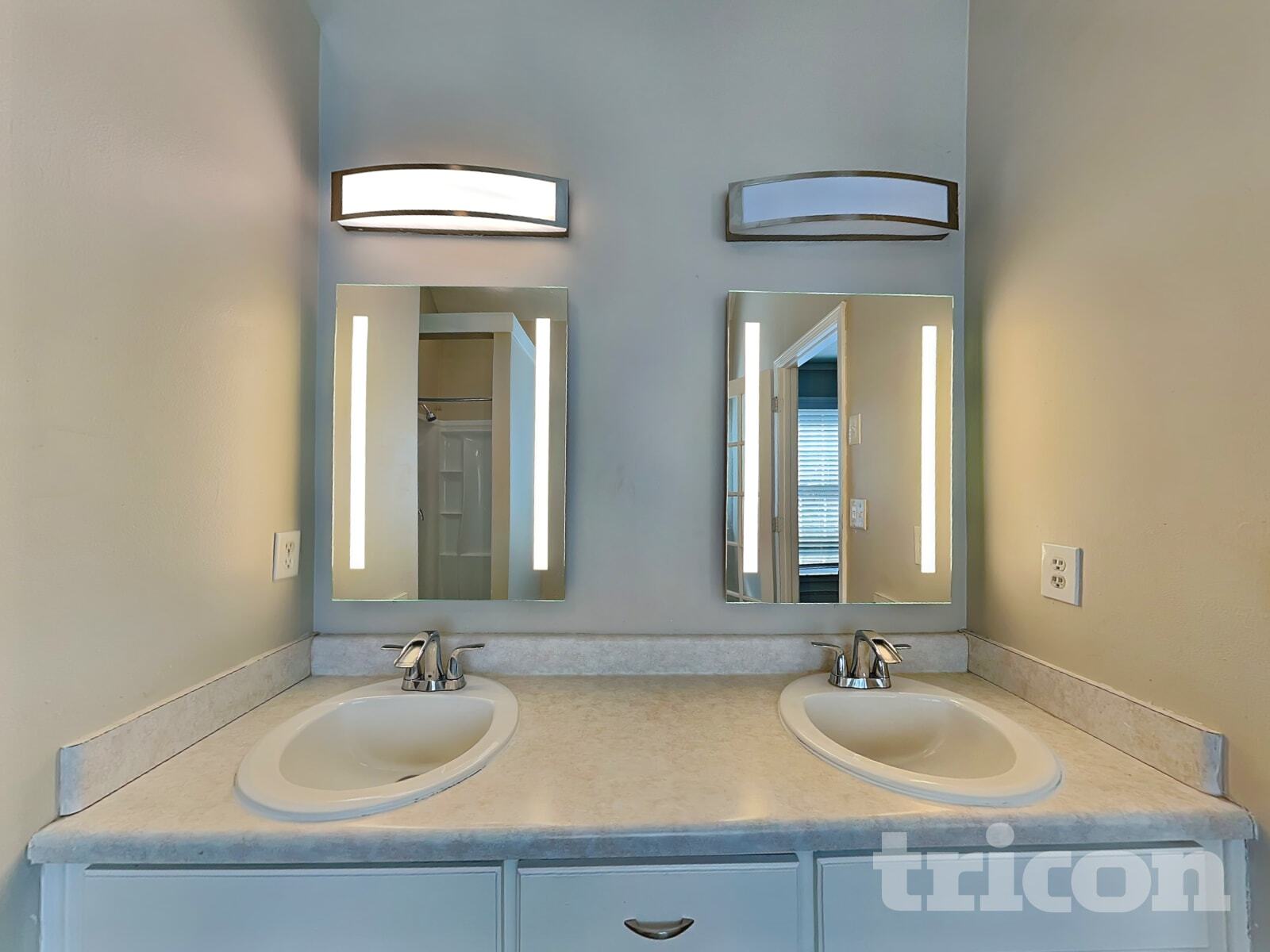 Building Photo - 160 Wisteria Way