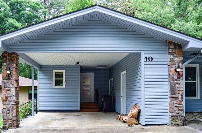 Building Photo - West Gate Area Home | Home | Unfurnished