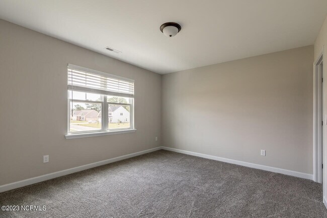 Building Photo - 300 Waylon Wy