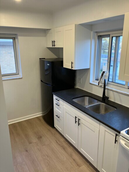 Building Photo - 3445 Beverly Dr