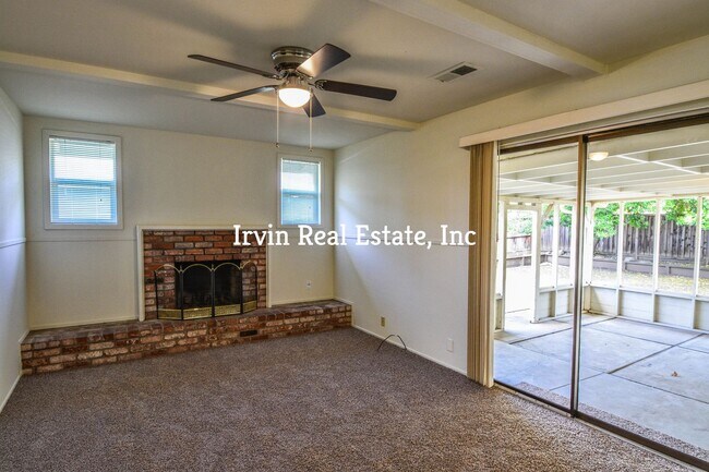 Building Photo - Nice 4 Bedroom Rancher