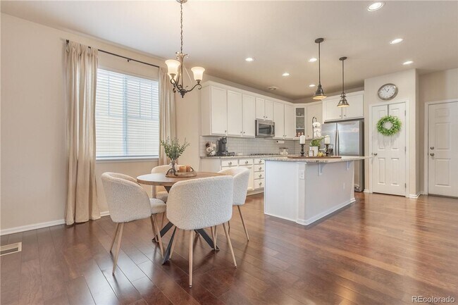 Building Photo - Charming 3 bedroom, 3 bathroom home in The...
