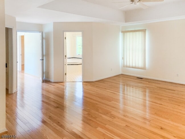 Building Photo - 9 Colonial Ct