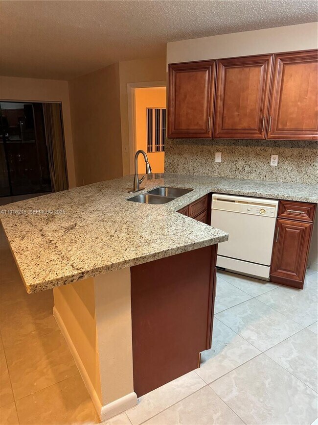 Building Photo - 9999 Summerbreeze Dr