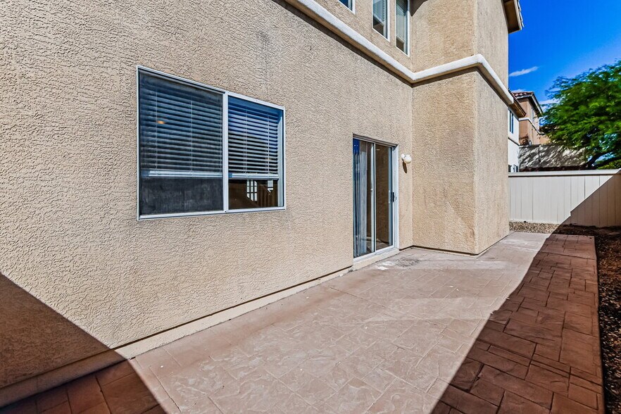Building Photo - 10424 Armand Ave
