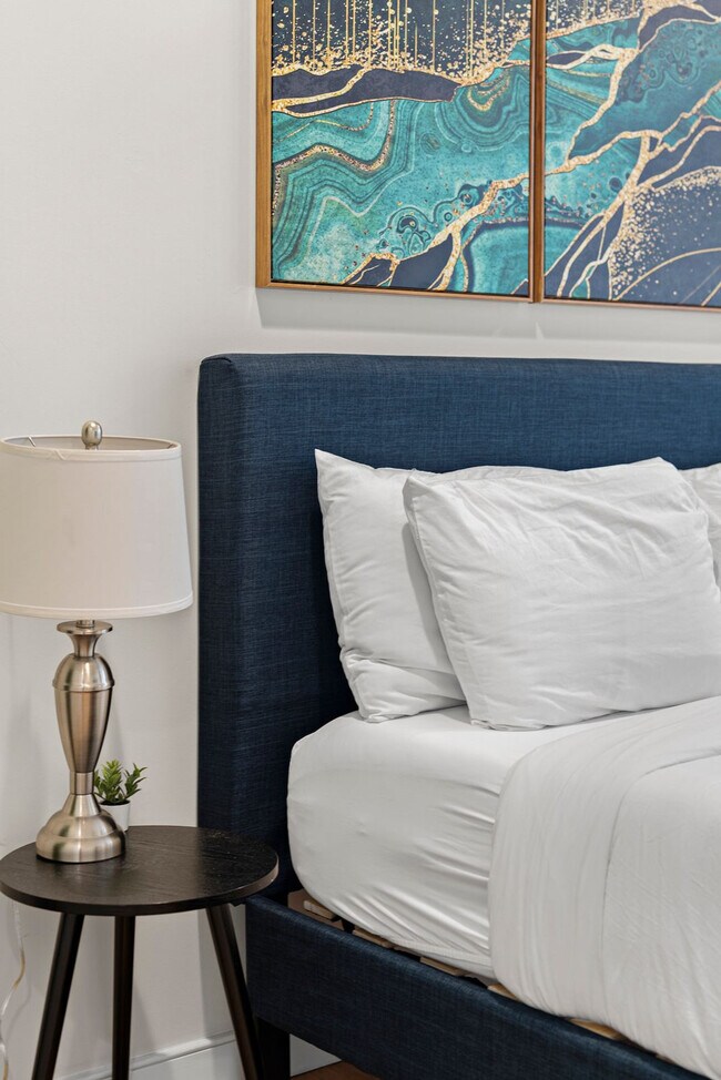 Building Photo - 601 Albany St