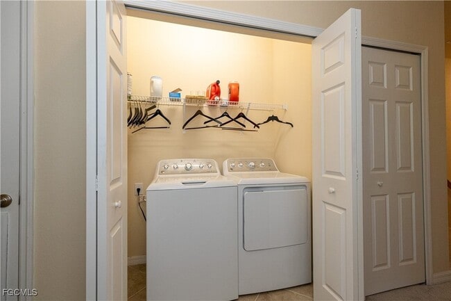 Building Photo - 8880 Via Isola Court