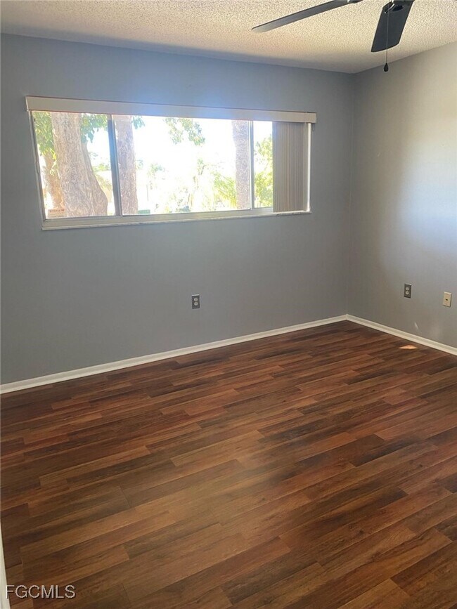 Building Photo - 5713 Foxlake Dr