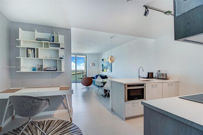 Building Photo - 501 NE 31st St