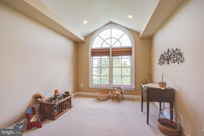 Building Photo - 8639 Terrace Garden Way