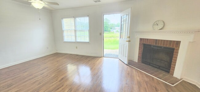Building Photo - 5595 Executive Way