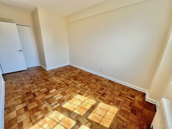 Building Photo - 210 Pelham Rd