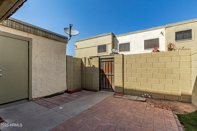 Building Photo - 5948 N 48th Ave