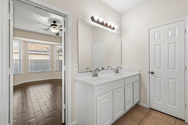 Building Photo - 16710 Jelly Park Stone Dr