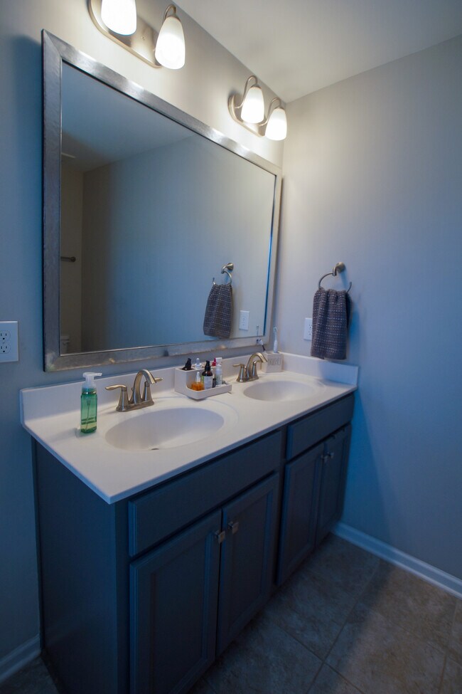 Building Photo - 930 Dalton Ridge Pl