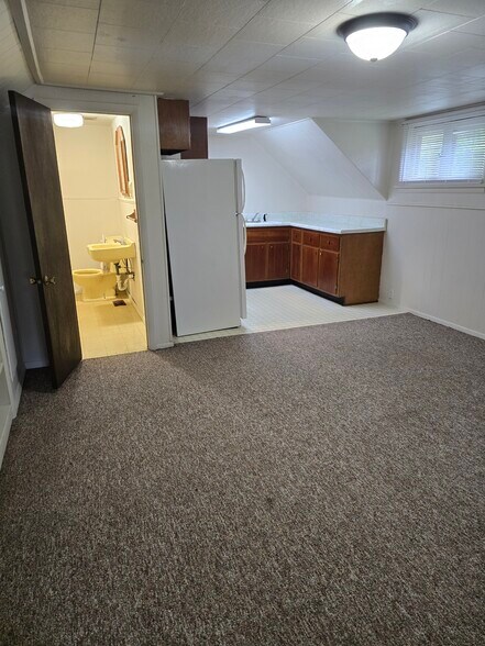 Building Photo - 712 S Brittain Ave