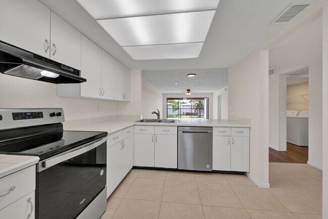 Building Photo - Bright and Spacious 2 Bedroom Condo in Spanish Pines