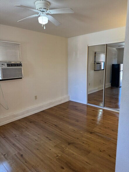 Building Photo - 1540 E Miles St