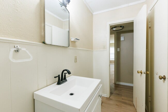 Building Photo - Charming Home Near Texas Tech – Modern Upg...