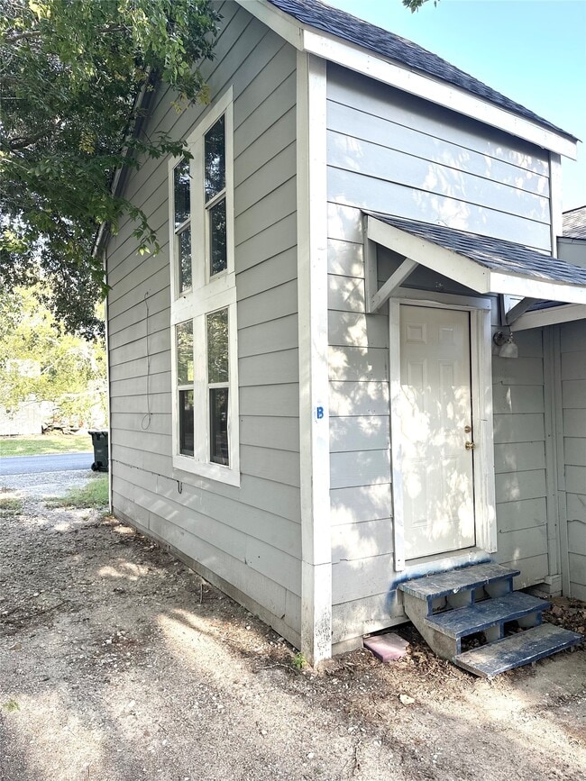 Building Photo - 4318 1st St