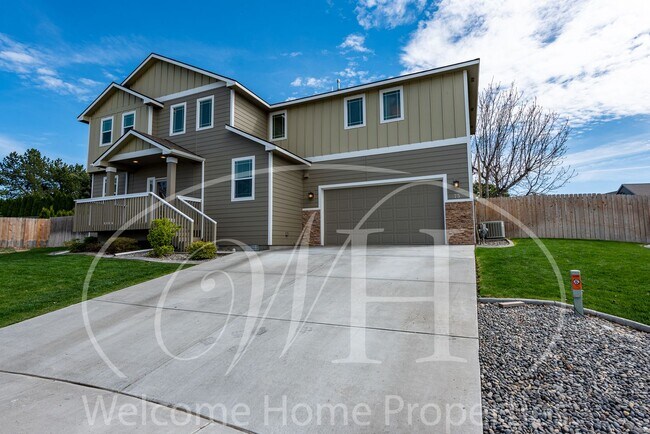 Building Photo - Newer Large Home in Great Neighborhood wit...
