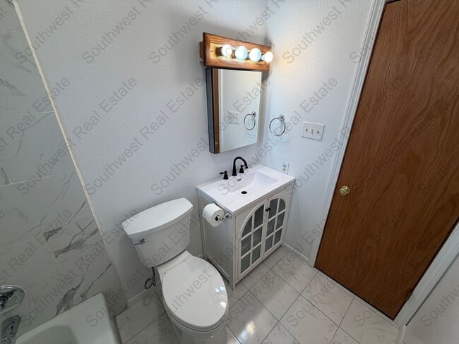 Building Photo - Newly Renovated 2 bedroom 1 bathroom