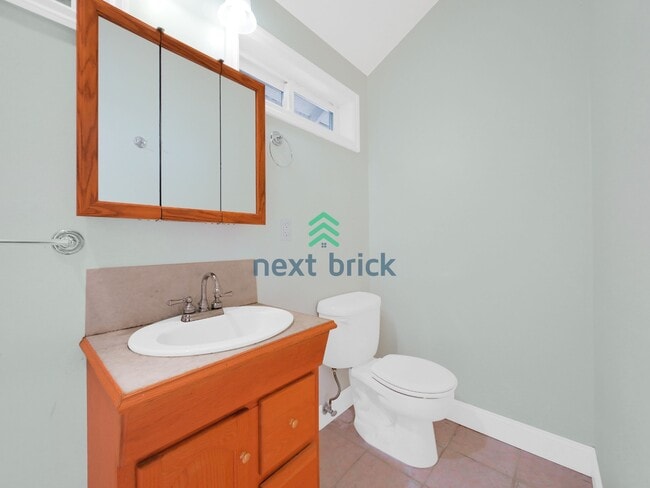 Building Photo - Studio for Rent with Garage Parking!
