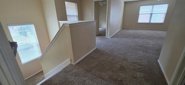 Building Photo - 2820 Deer Ridge Dr