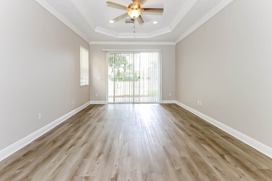 Building Photo - 1755 Palisades Dr