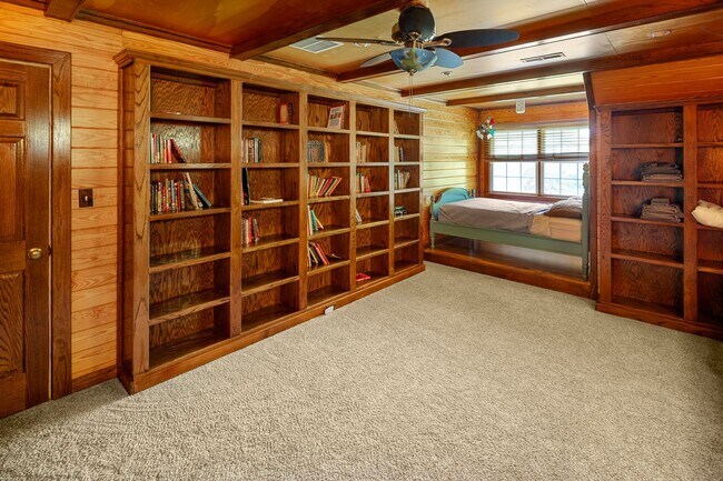 Building Photo - Spacious 6-Bedroom Furnished Home Near Asheville – Privacy, Comfort & Convenience!